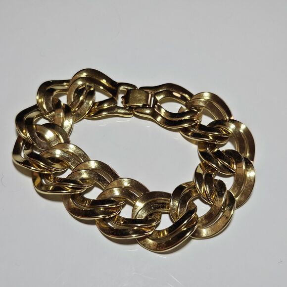 **Sale** VTG Monet Chain Bracelet Gold Tone Curb Link Classy Bold Statement 7.5" - Picture 16 of 16